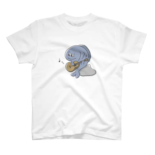 ギターを弾くお魚 スタンダードTシャツ