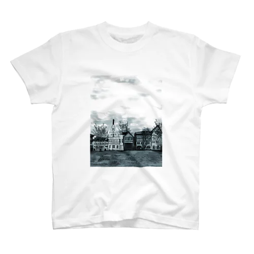 絵画のような街（原色） Regular Fit T-Shirt