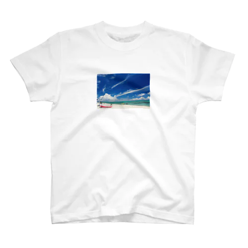 白い砂浜とビーチ Regular Fit T-Shirt