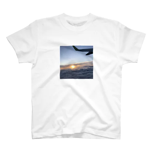 飛行機の中から日の出 スタンダードTシャツ