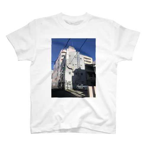 藤沢駅の近くののビルの写真 スタンダードTシャツ