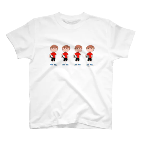 サッカーボールと少年　4人（カラー） スタンダードTシャツ