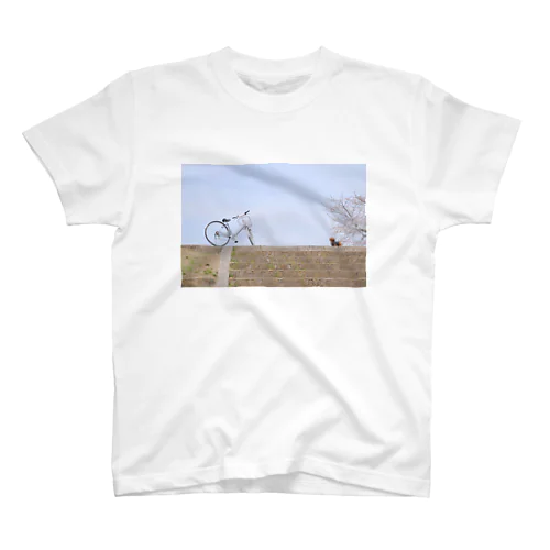 桜、自転車、ワンちゃん Regular Fit T-Shirt