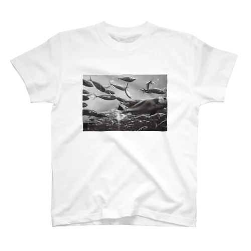 水族館の可愛いお魚 Regular Fit T-Shirt