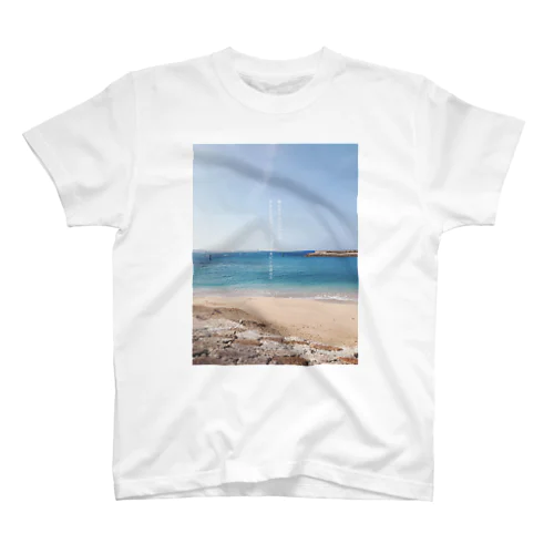 「海に差すやわらかい光、あなたに見せようと反射する光ビンに詰めた」 Regular Fit T-Shirt