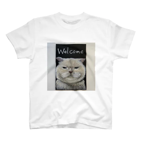 全然welcomeじゃないwelcomeネコ Regular Fit T-Shirt