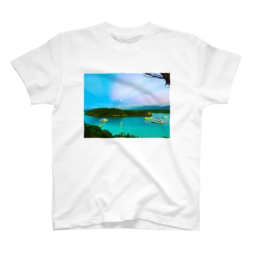 川平湾と月とマジックアワー Regular Fit T-Shirt
