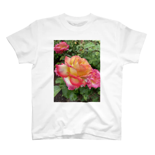 艶やかな薔薇 Regular Fit T-Shirt