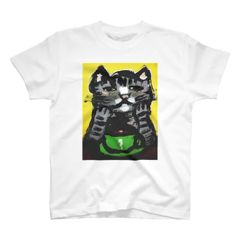 コ－ヒを前に物思いにふける猫 Regular Fit T-Shirt