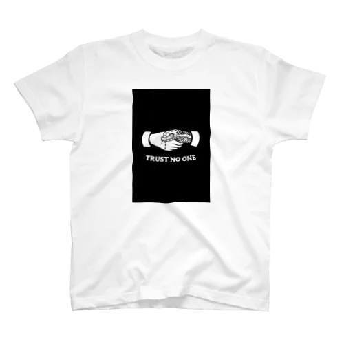 誰も信じないTシャツ Regular Fit T-Shirt