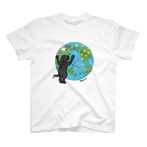 地球を愛するブラックラブラドール Regular Fit T-Shirt