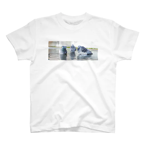 相撲しそうな鳩 Regular Fit T-Shirt