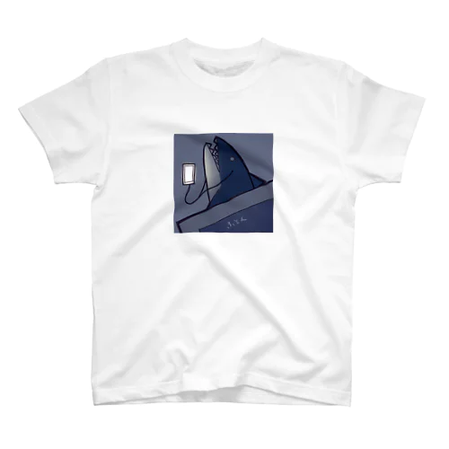 おふとんでえっちな音声を聞くサメ Regular Fit T-Shirt