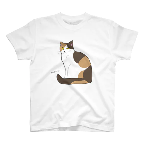 おすわりする三毛猫 スタンダードTシャツ