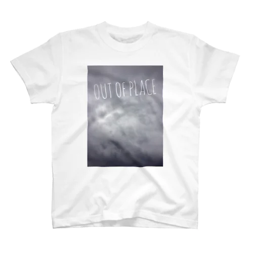 OUT OF PLACE Regular Fit T-Shirt