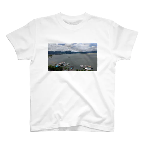 広大な湖 スタンダードTシャツ