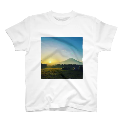 富士山から朝日inキャンプ場  Regular Fit T-Shirt