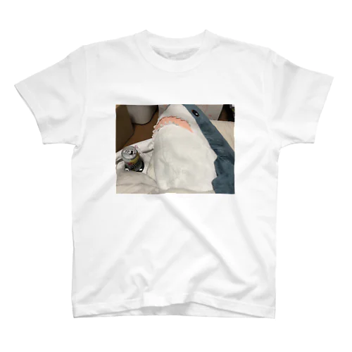 ストゼロ寝ながらサメ スタンダードTシャツ