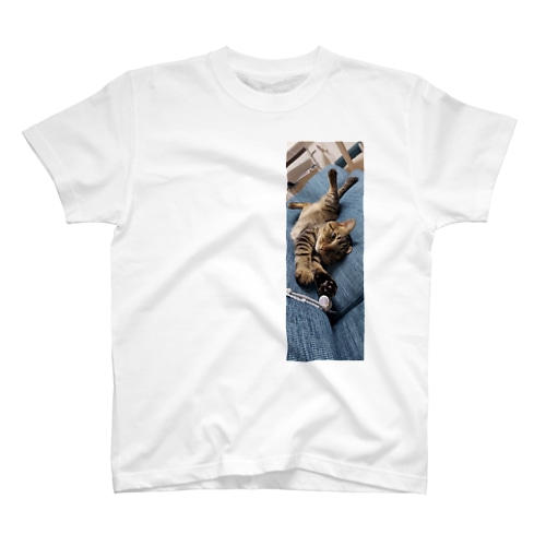 のびーるムギ Regular Fit T-Shirt