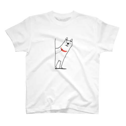 主人の足音に反応する犬 Regular Fit T-Shirt
