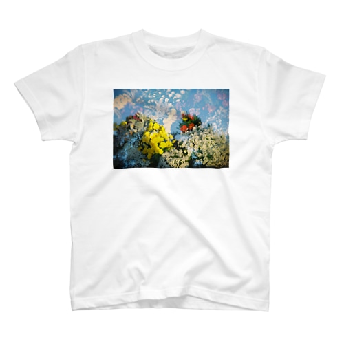 木がうっすら見えます Regular Fit T-Shirt