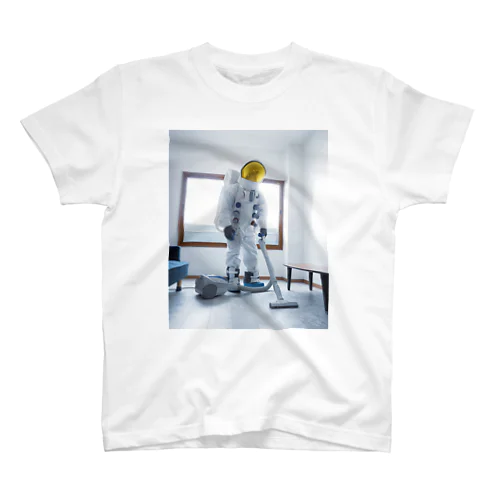 掃除機をかける宇宙飛行士 티셔츠