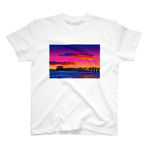 オーストラリア 夕暮れのヘンリービーチ桟橋 スタンダードTシャツ