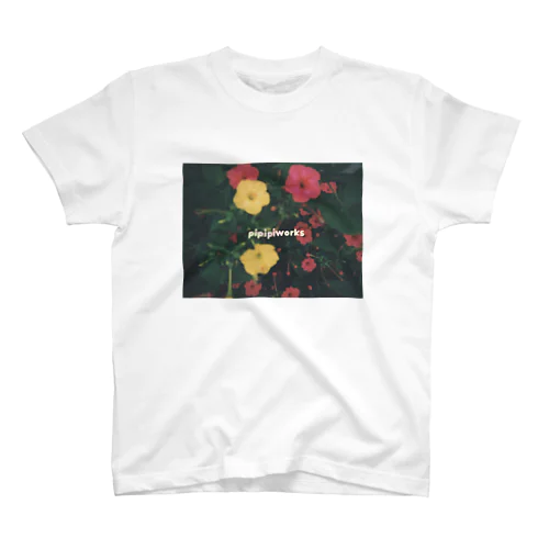 赤と黄色のお花のTシャツ Regular Fit T-Shirt