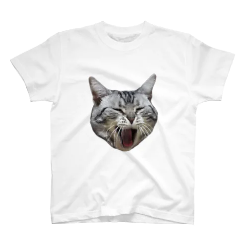 あくびをする猫  キュンな猫 Regular Fit T-Shirt