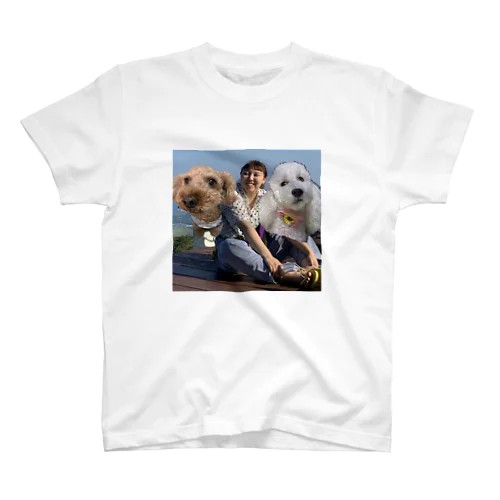 友達の犬と笑顔おんな スタンダードTシャツ