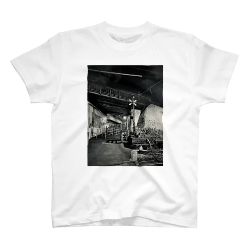 陸橋と踏切 Regular Fit T-Shirt