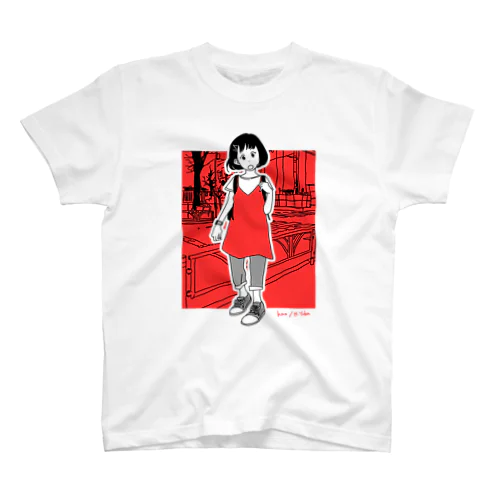 女の子イラスト赤 Regular Fit T-Shirt