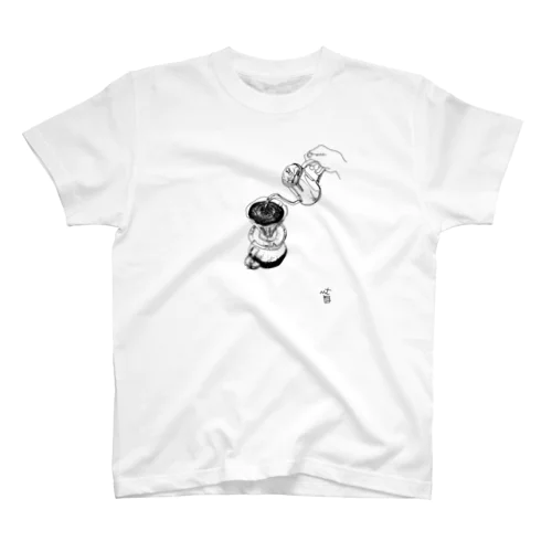 コーヒーをペーパードリップしてる絵 Regular Fit T-Shirt