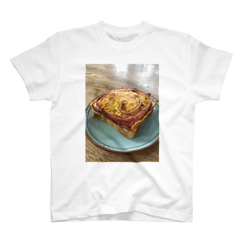 ベーコンエッグサンドイッチ（オープンフェイスver.） Regular Fit T-Shirt