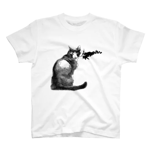 花を贈る猫 Regular Fit T-Shirt