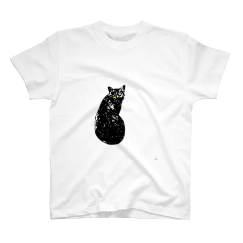 こちらを見る猫 スタンダードTシャツ