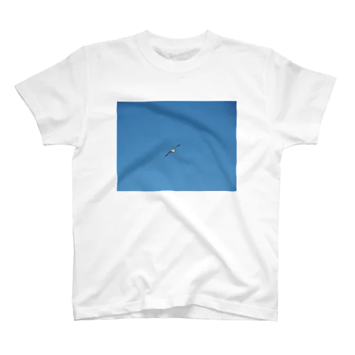 空に舞う(背面ロゴ) Regular Fit T-Shirt