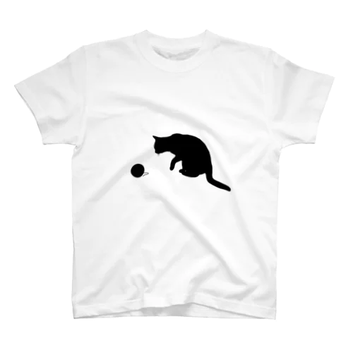 毛玉と遊ぶ猫 Regular Fit T-Shirt