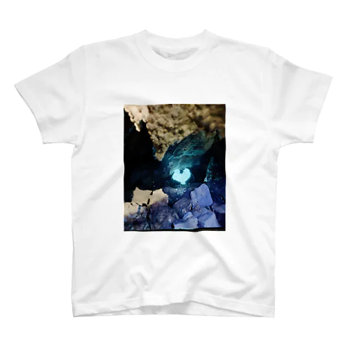 鍾乳洞の青いハート Regular Fit T-Shirt
