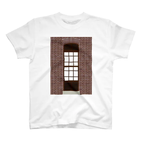 丸山変電所蓄電室の窓（1枚版） スタンダードTシャツ