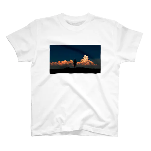 雲と青年（横） Regular Fit T-Shirt