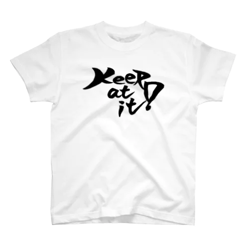 筆文字　キープアットイット　あきらめるな Regular Fit T-Shirt