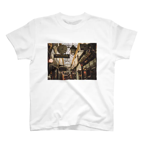 パリのパサージュ 05. Passage des Panoramas 看板 スタンダードTシャツ