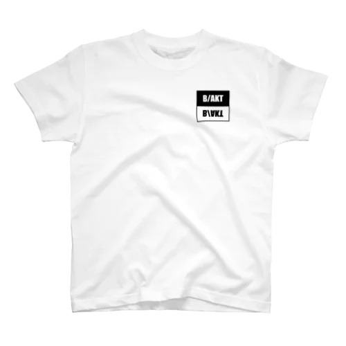 B/AKT　白黒ロゴ Regular Fit T-Shirt