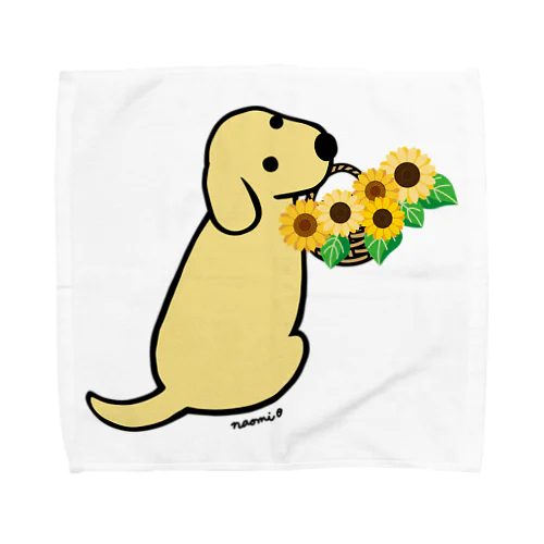 振り向くイエローラブラドールとひまわり Towel Handkerchief