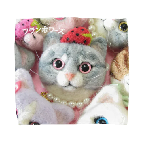 じっとみつめる猫ちゃん Towel Handkerchief