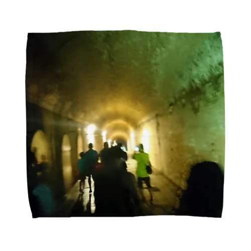 不気味なトンネル - Spooky Tunnel - Towel Handkerchief