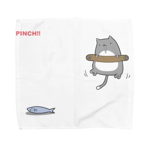 磔の刑の最中に魚を見つけた猫 Towel Handkerchief