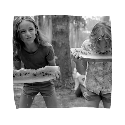 GIRLS COMPETING IN A WATERMELON EATING CONTEST ON JULY 4TH: WHITE SPRINGS, FLORIDA タオルハンカチ