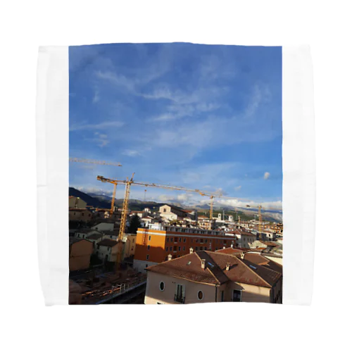 ラクイラの橋Ponte Belvedereからの景色 Towel Handkerchief